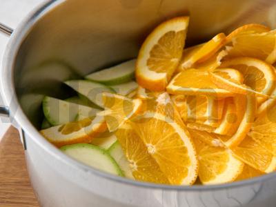 Cukinijų uogienė su apelsinais Žingsnis 1