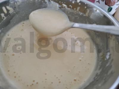 Biskvitinis ritinys su grietinėlės ir maskarponės kremu Žingsnis 2