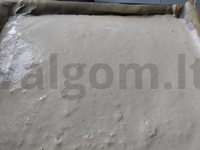 Biskvitinis ritinys su grietinėlės ir maskarponės kremu Žingsnis 3