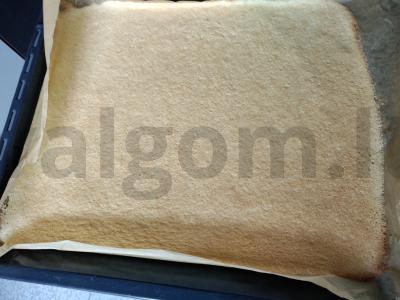 Biskvitinis ritinys su grietinėlės ir maskarponės kremu Žingsnis 4