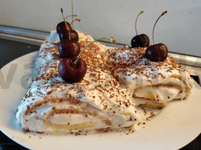 Biskvitinis ritinys su grietinėlės ir maskarponės kremu pagrindine nuotrauka