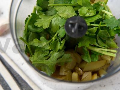 Mėsos kotletai su marinuotais agurkais Žingsnis 2