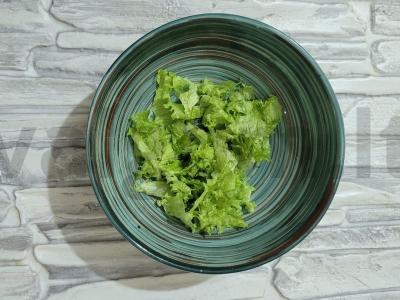 Salotas su daržovėmis, kiaušiniu ir kalakutienos kumpiu Žingsnis 1