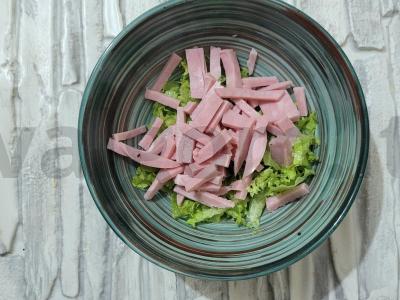 Salotas su daržovėmis, kiaušiniu ir kalakutienos kumpiu Žingsnis 2