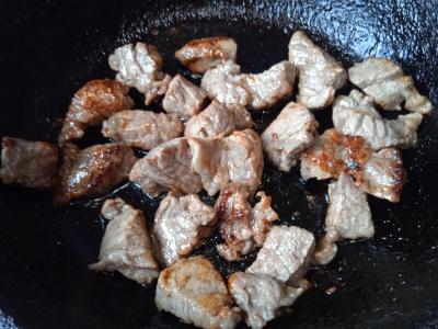 Plovas su jautiena, čili pipirais, barbaru ir česnaku Žingsnis 2