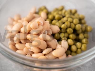 Salotos su balta konservuota pupelėmis ir žirneliais Žingsnis 1