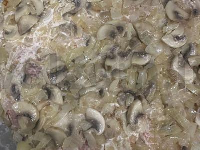 Mėsa prancūziškai su grybais ir prieskoniais Žingsnis 4