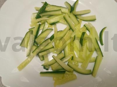 Daržovių salotas su aštriais kiaulės ausimis Žingsnis 1