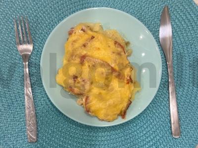 Mėsa prancūziškai su grybais ir prieskoniais pagrindine nuotrauka