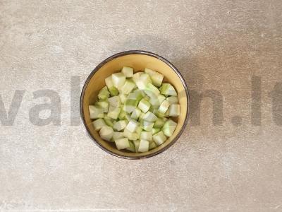 Troškinti daržovės su pomidorais ir česnaku Žingsnis 1