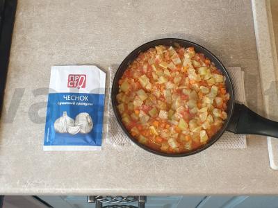 Troškinti daržovės su pomidorais ir česnaku Žingsnis 7