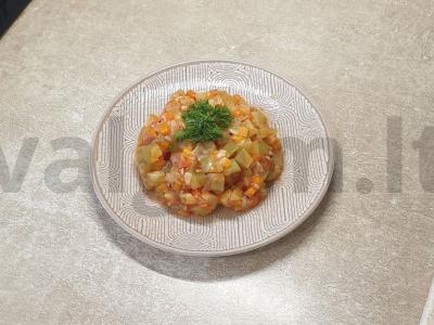 Troškinti daržovės su pomidorais ir česnaku pagrindine nuotrauka