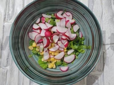 Salotas su ridikėliais ir kiaušiniu Žingsnis 3