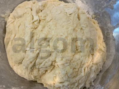 Pica ant rauginto pieno su svogūnais ir mocarela Žingsnis 3