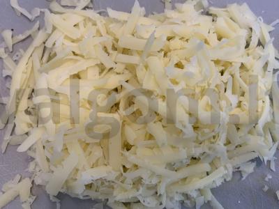 Pica ant rauginto pieno su svogūnais ir mocarela Žingsnis 4