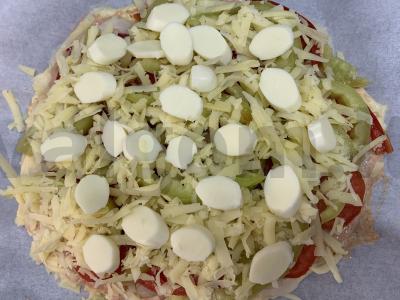 Pica ant rauginto pieno su svogūnais ir mocarela Žingsnis 12