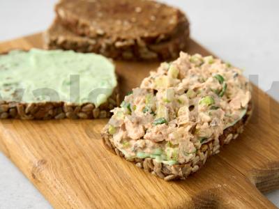 Sumuštinis su konservuotu lašiša ir česnako padažu Žingsnis 6