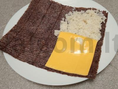 Sushi sumuštinis su rūkytomis lašišomis ir menkių ikrais Žingsnis 3