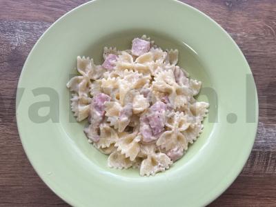 Grietinėlės makaronai su šonine per 15 minučių pagrindine nuotrauka