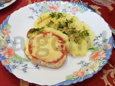 Kiaulienos kepsnys po sūrio kepure pagrindine nuotrauka