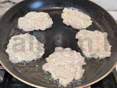 Smulkintos vištienos kotletai per 25 minutes Žingsnis 3