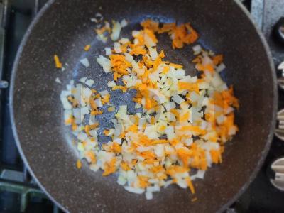 Bulvės su vištienos troškiniu Žingsnis 1