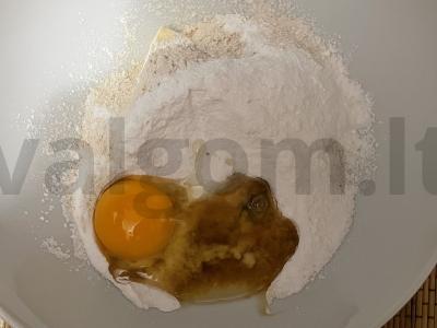 Sausainiai su kartoku šokoladu Žingsnis 2