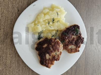 Klasikiniai kotletai su bulvių koše pagrindine nuotrauka