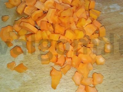 Vištienos nugarinės sriuba su bulvėmis ir morkomis Žingsnis 1