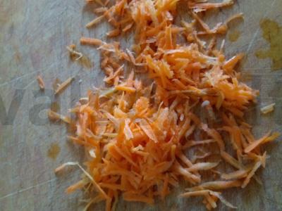 Vištienos šlaunelių troškinys su pomidorų padažu Žingsnis 2