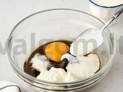 Šokoladinis tortas su rūgpieniu Žingsnis 2