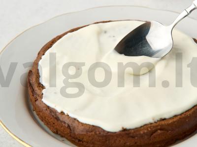 Šokoladinis tortas su rūgpieniu Žingsnis 6