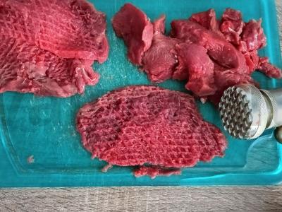 Elnių mėsa pomidorų padaže Žingsnis 1