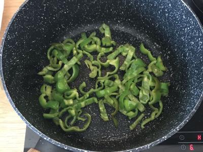 Baklažanų salotos su morkomis ir paprikomis Žingsnis 2