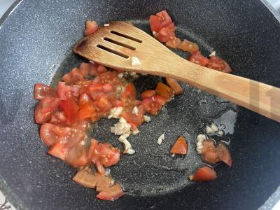 Orzo makaronai su pomidorais ir sūriu Žingsnis 1