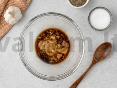 Vištienos šlaunelės su obuoliais orkaitėje Žingsnis 1