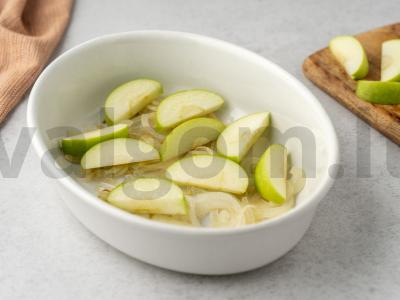 Vištienos šlaunelės su obuoliais orkaitėje Žingsnis 4