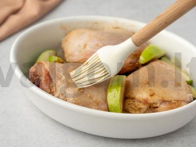 Vištienos šlaunelės su obuoliais orkaitėje Žingsnis 5