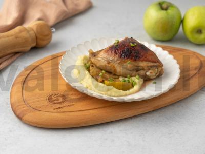 Vištienos šlaunelės su obuoliais orkaitėje pagrindine nuotrauka