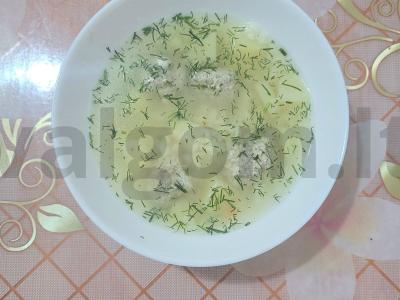 Sotūs ryžių sriuba su meatballs pagrindine nuotrauka