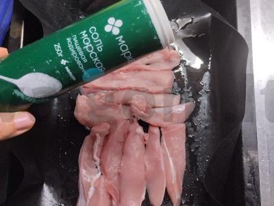 Kailinis triušis, keptas su grietinės padažu po sūriu Žingsnis 3