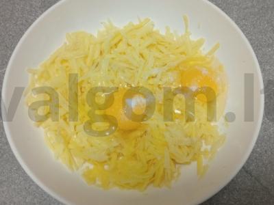 Bulvių apkepas su rūkytomis lašišomis keptuvėje Žingsnis 3