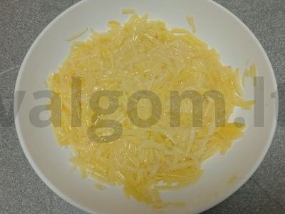 Bulvių apkepas su rūkytomis lašišomis keptuvėje Žingsnis 4