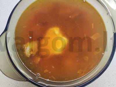 Borščas ant jautienos kaulo pagrindine nuotrauka