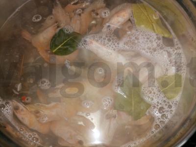 Spagečiai su krevetėmis ir provanso žolelėmis Žingsnis 1