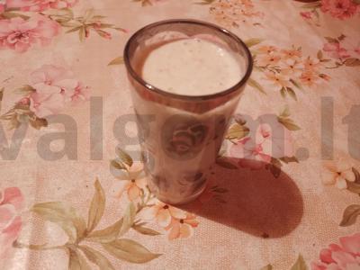 Smuzi su varške, bananais, avižomis ir kefyru pagrindine nuotrauka