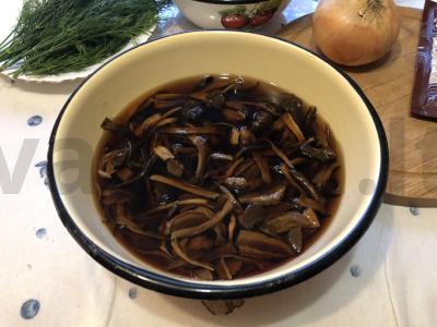 Kiaulienos pečių su grybais ir prieskoniais Žingsnis 1