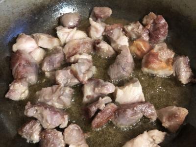 Kiaulienos pečių su grybais ir prieskoniais Žingsnis 5