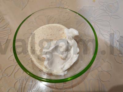 Varškės apkepas su cukatais Žingsnis 1