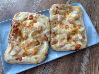 Pizzetta su ananasais ir krevetėmis pagrindine nuotrauka